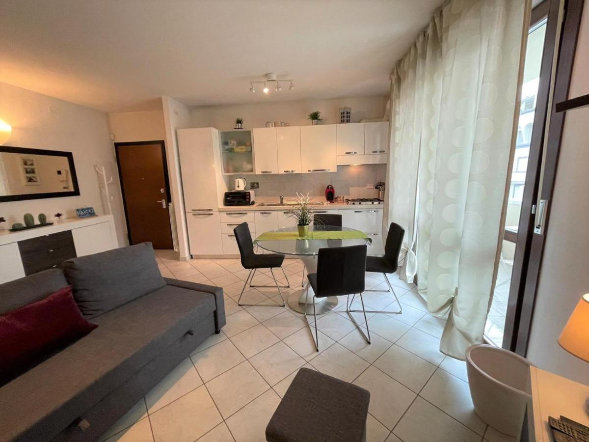 White&grey House Apartamento